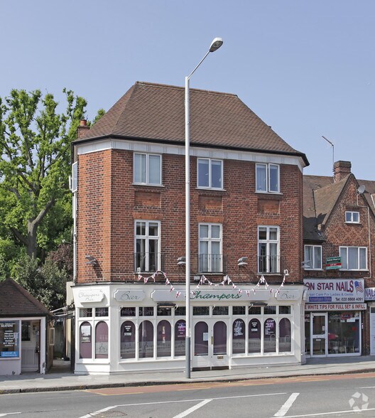 184, 184A & 184B, Field End Road portfolio of 2 properties for sale on LoopNet.co.uk - Primary Photo - Image 1 of 2