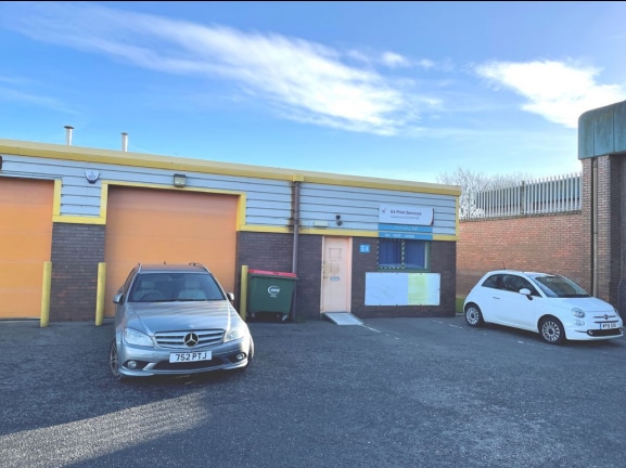 Units E3-E4 Enterprise Way, Bradford to rent - Primary Photo - Image 1 of 2