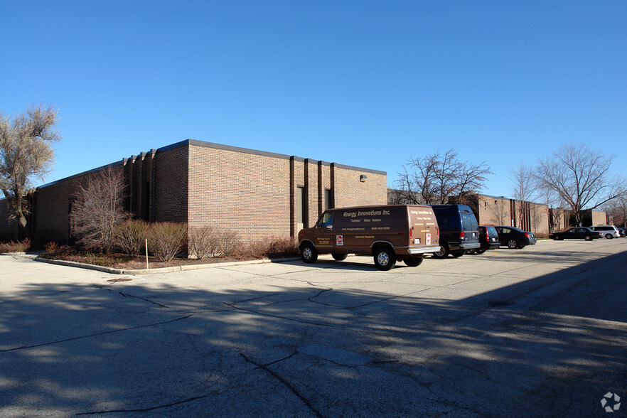 245 W Roosevelt Rd, West Chicago, IL for rent - Building Photo - Image 2 of 3