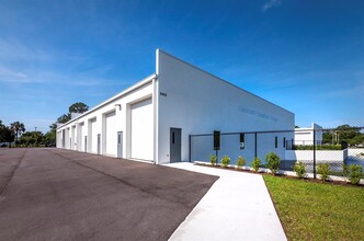 5401 Tri Par Dr, Sarasota, FL for rent Building Photo- Image 1 of 8