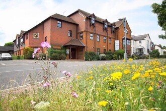 Dogflud Way, Farnham for rent Building Photo- Image 1 of 3