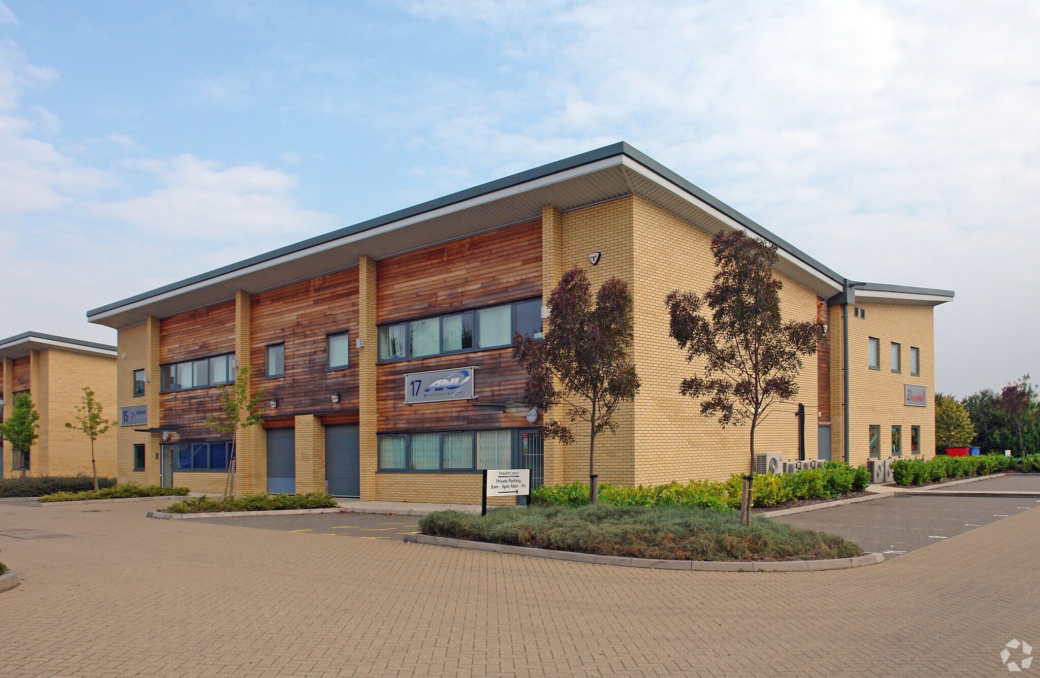 15-21 Roebuck Way, Milton Keynes for sale Primary Photo- Image 1 of 1