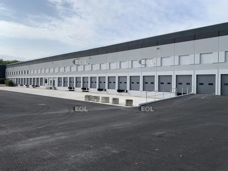 Industrial in Lisses to rent Building Photo- Image 1 of 13