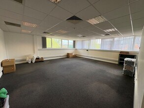 4-6 Hoffmanns Way, Chelmsford to rent Interior Photo- Image 2 of 5