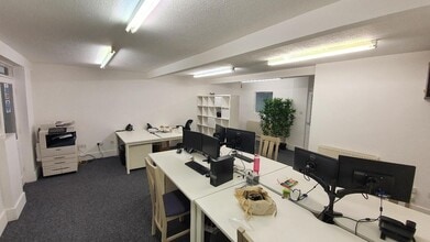 Bone Ln, Newbury to rent Interior Photo- Image 1 of 2