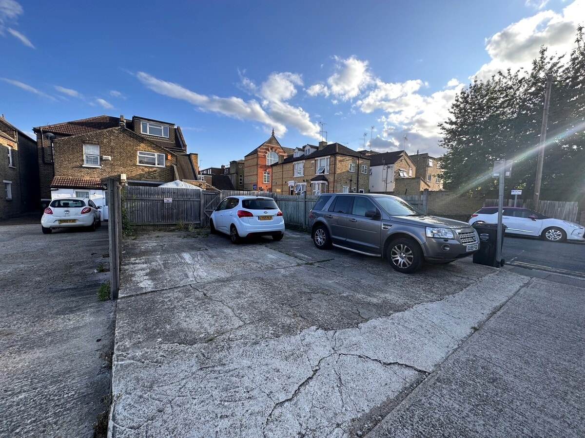 Essex Rd, Dartford DA1 2AU Office for Sale UK