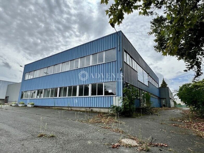 22 Avenue Du Château, SAINT-OUEN-L'AUMONE to rent - Building Photo - Image 1 of 12
