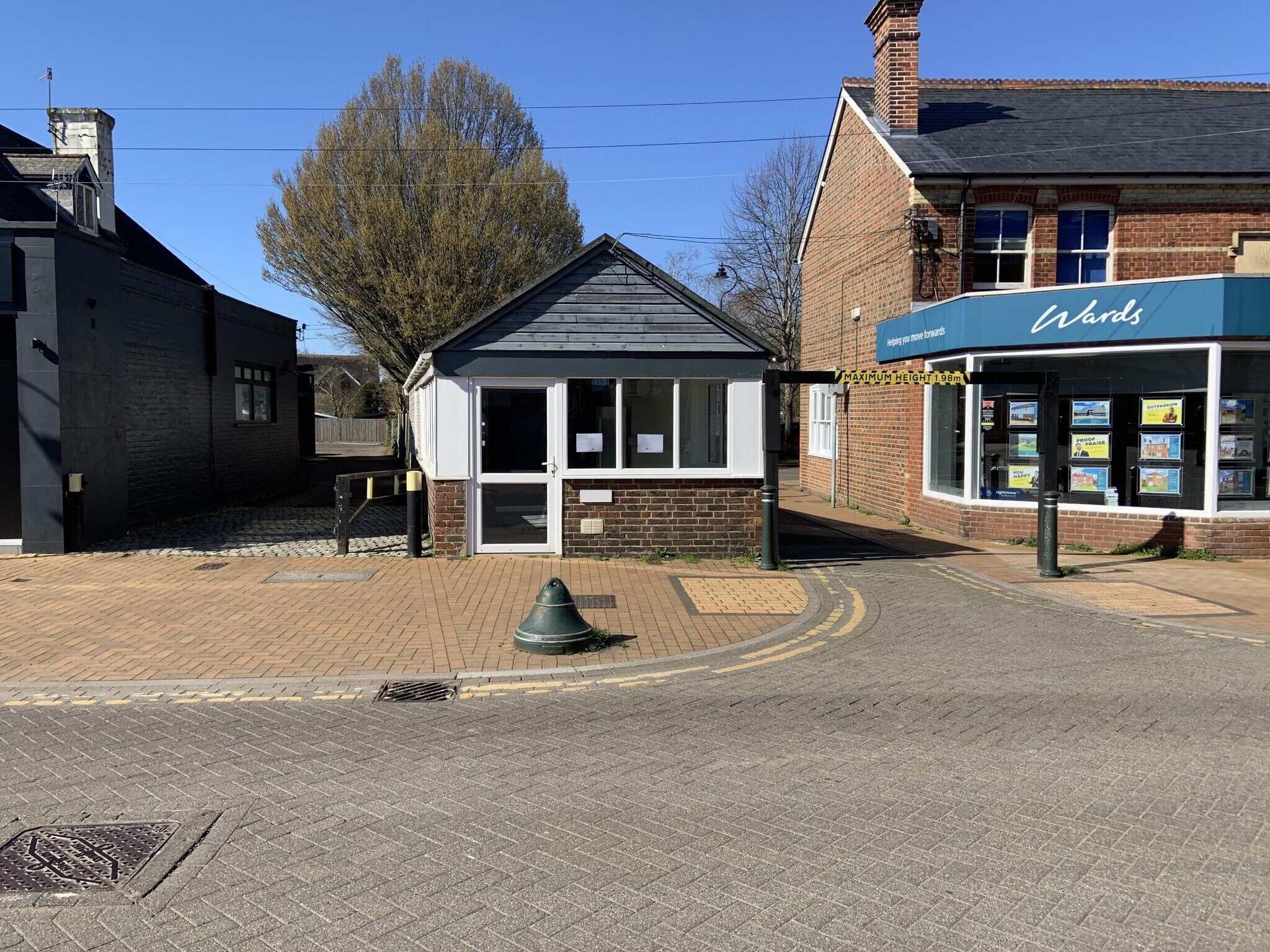 44 Commercial Rd, Paddock Wood to rent Building Photo- Image 1 of 3