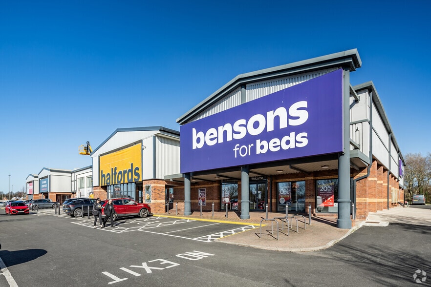 Foul Ln, Southport for sale - Primary Photo - Image 1 of 1