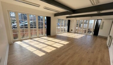 McMillan Clos, Gateshead to rent Interior Photo- Image 1 of 4