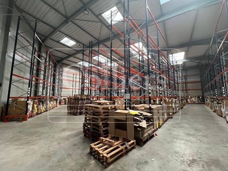 Light Industrial in Roquefort-la-Bédoule to rent - Interior Photo - Image 2 of 4