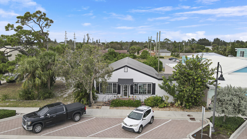 9025 SE Bridge Rd, Hobe Sound, FL for sale - Building Photo - Image 2 of 10