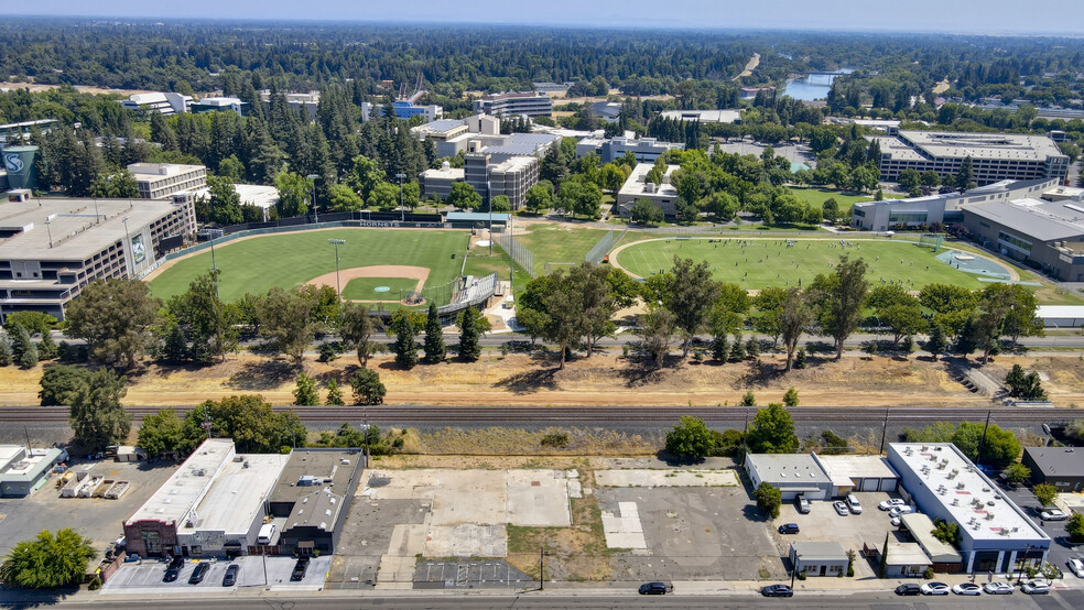 6325 & 6329 Elvas Ave, Sacramento, CA for sale - Building Photo - Image 1 of 4