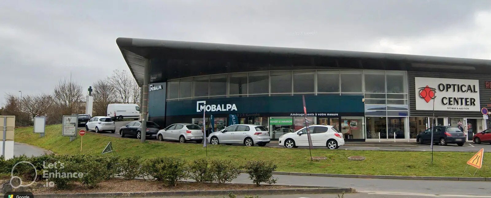 Retail in Osny to rent Building Photo- Image 1 of 10