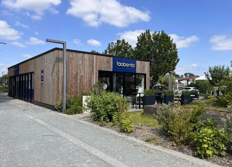 Retail in Pessac to rent - Building Photo - Image 2 of 4