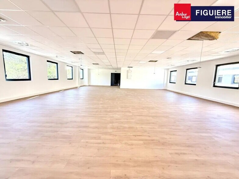 Chemin De La Bastide Blanche, Vitrolles to rent - Building Photo - Image 3 of 10