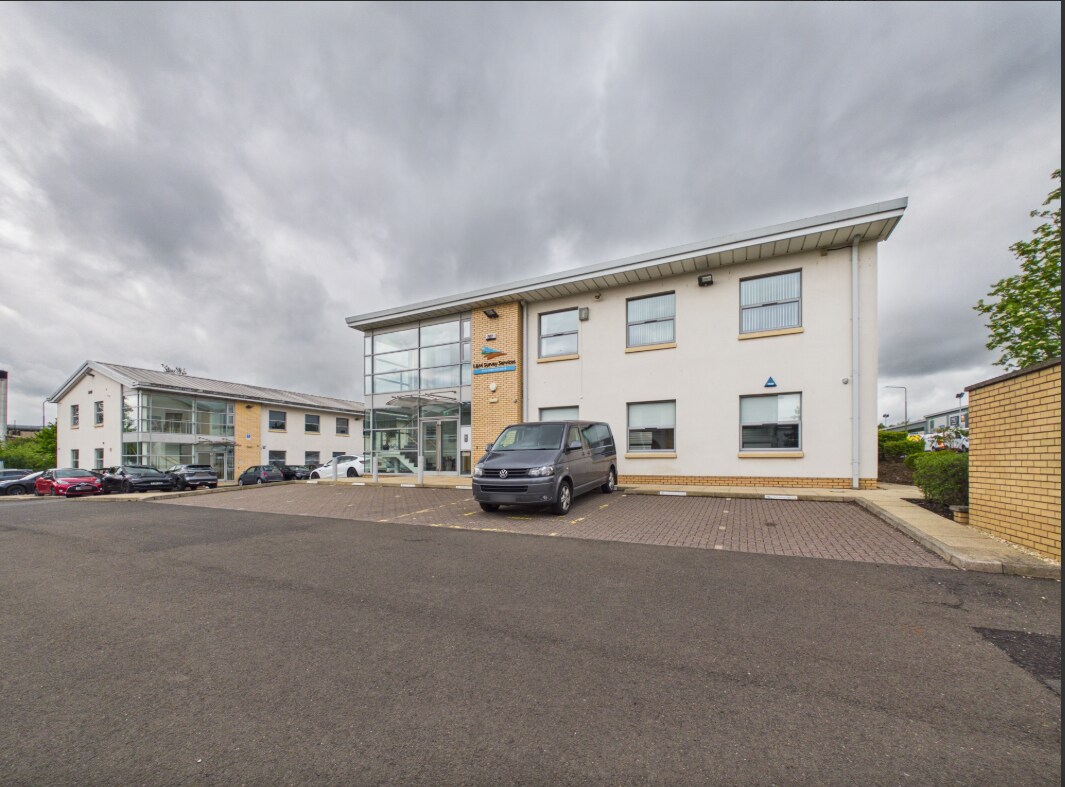 Houstoun Rd, Livingston to rent Primary Photo- Image 1 of 14