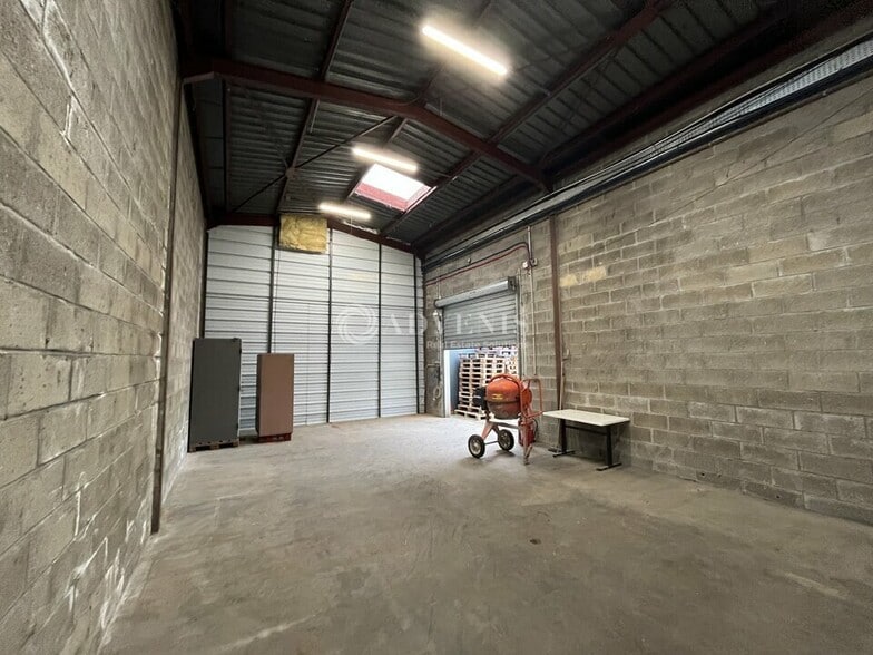 Light Industrial in Chennevières-sur-Marne to rent - Interior Photo - Image 2 of 9