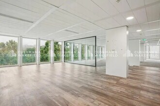20-26 Boulevard Du Parc, Neuilly-sur-Seine to rent Interior Photo- Image 2 of 9