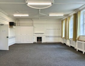 77 High St, Eaton Bray to rent Interior Photo- Image 2 of 9