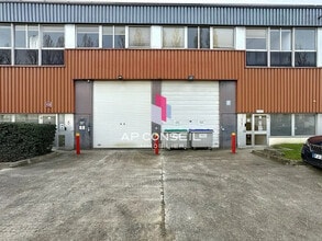 Light Industrial in Trappes for sale Building Photo- Image 1 of 7