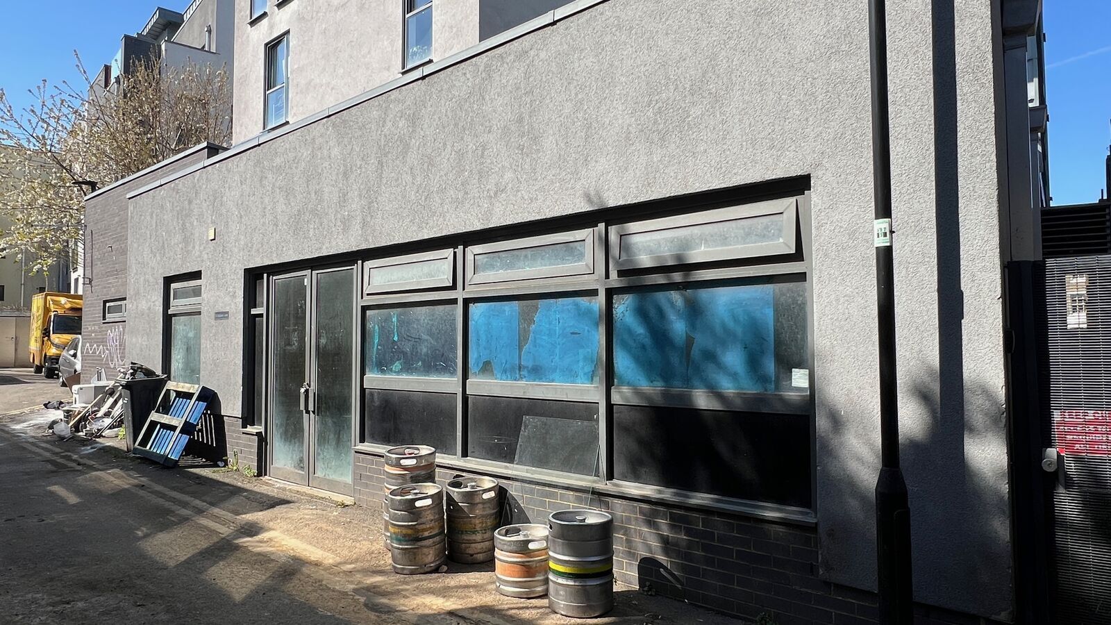 75 Edgeley Ln, London to rent Primary Photo- Image 1 of 3