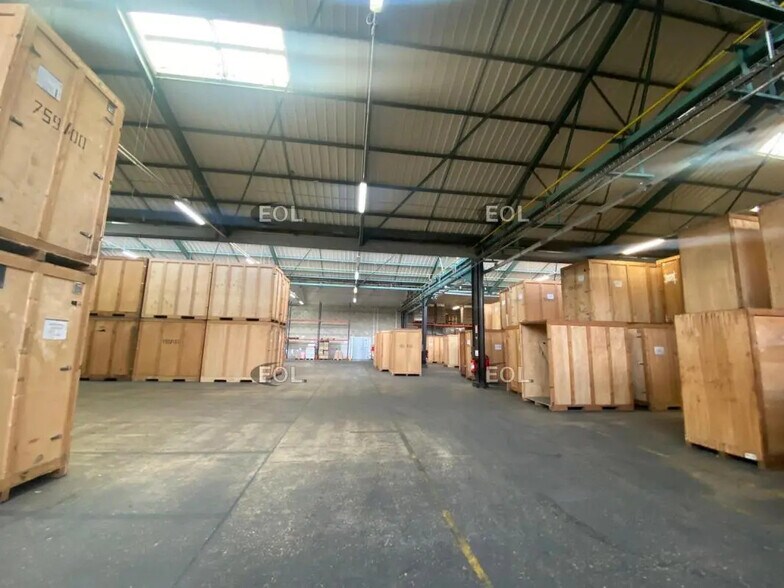 Light Industrial in Meaux to rent - Interior Photo - Image 2 of 13
