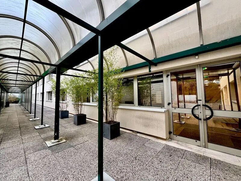 Office in Rouen to rent Building Photo- Image 1 of 9