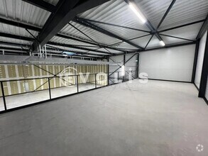 Light Industrial in Janneyrias to rent Interior Photo- Image 2 of 22