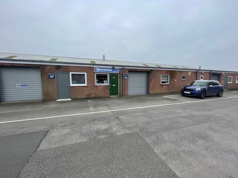 River Ln, Chester to rent - Building Photo - Image 2 of 6