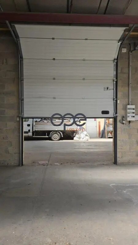 Industrial in Neuilly-en-Thelle for sale Building Photo- Image 1 of 6