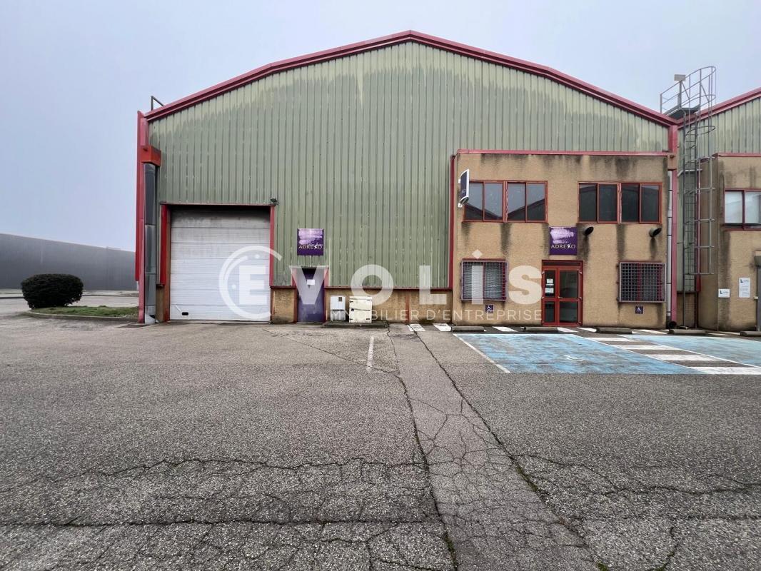 Light Industrial in Vénissieux to rent Building Photo- Image 1 of 10