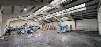 502 Wallisdown Rd, Bournemouth to rent Interior Photo- Image 2 of 5