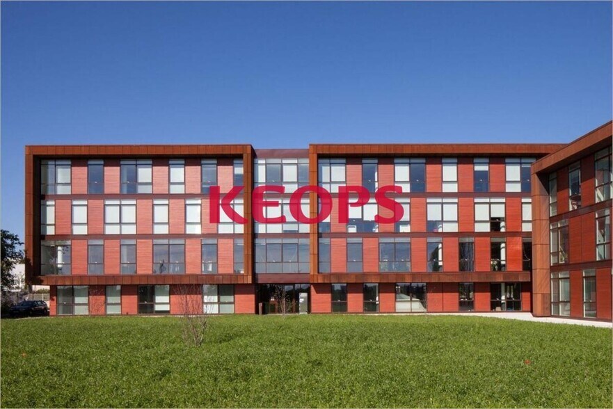 8 Rue De Vidailhan, Balma to rent - Building Photo - Image 3 of 14
