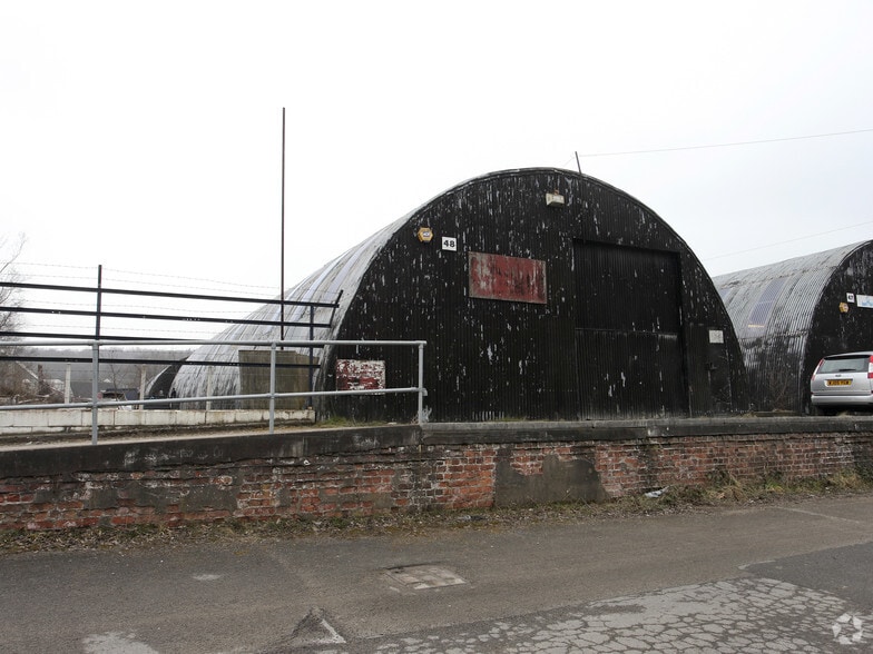 Boughton Industrial Estate portfolio of 40 properties for sale on LoopNet.co.uk - Building Photo - Image 3 of 27