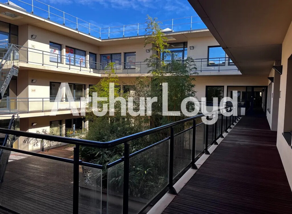 Location Bureaux 95 m² - Photo 1