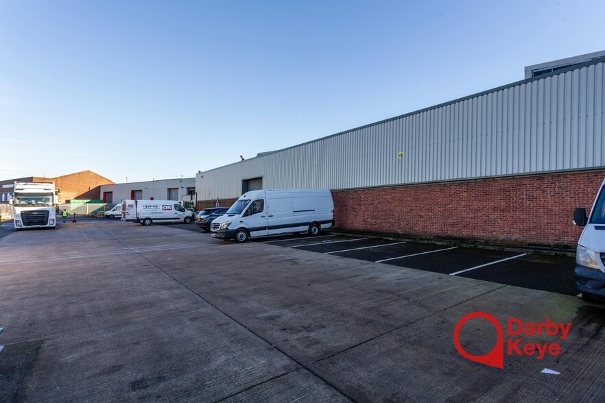 Wharfdale Rd, Birmingham to rent - Building Photo - Image 2 of 9