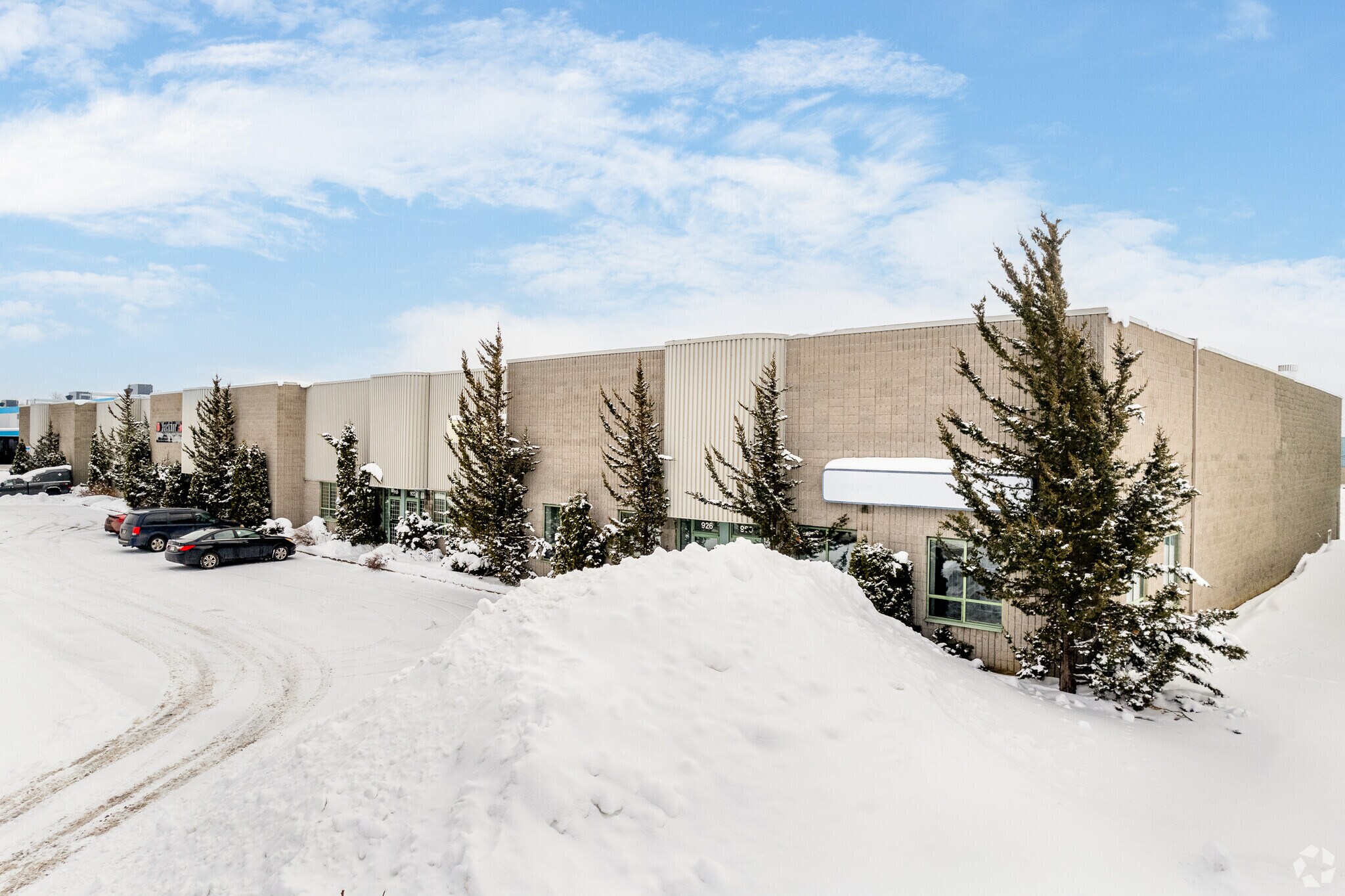 894-930 Rue Bergar, Laval, QC for sale Primary Photo- Image 1 of 1