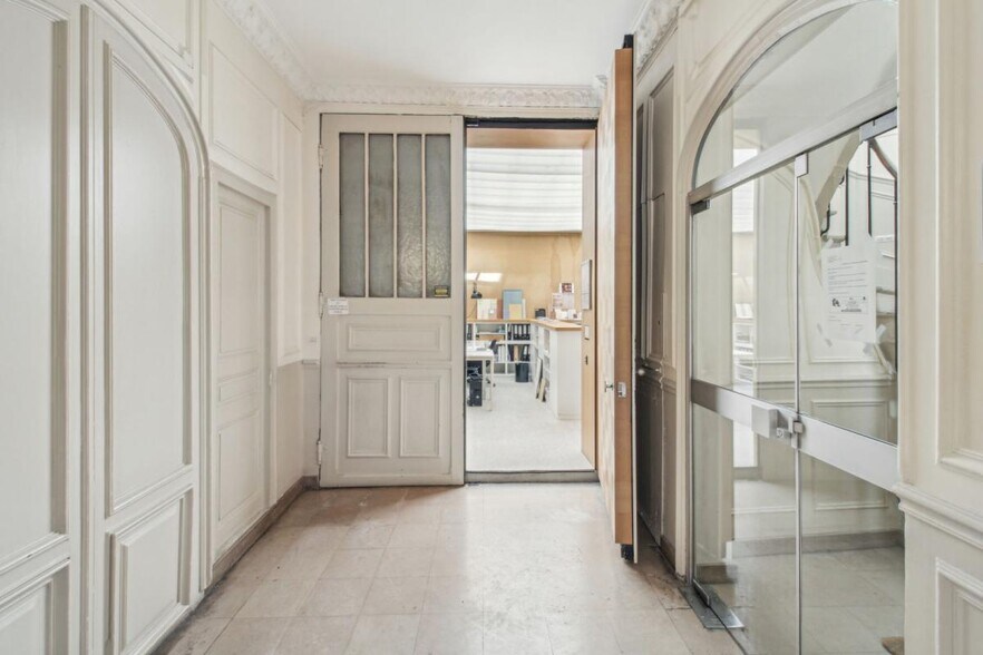 Office in Paris for sale - Interior Photo - Image 3 of 16