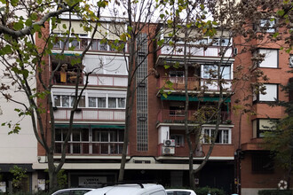 Calle De Vicente Muzas, 6, Madrid, Madrid for sale Primary Photo- Image 1 of 3