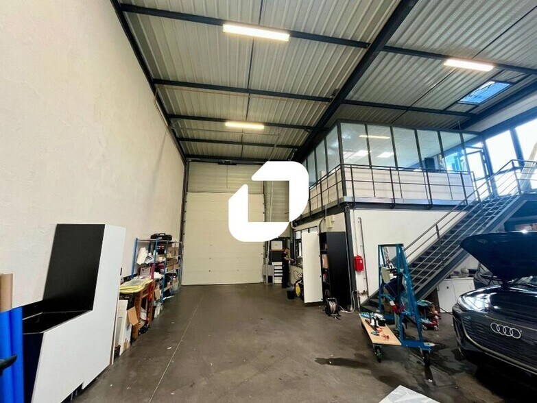 Light Industrial in Saint-Fons for sale - Interior Photo - Image 3 of 9