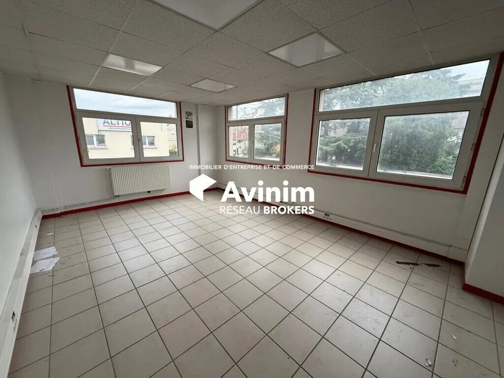 Location Bureaux 150 m² - Photo 1