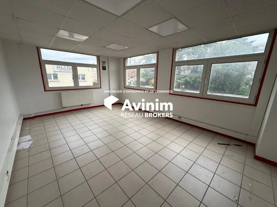 Office in Argenteuil to rent Interior Photo- Image 1 of 4