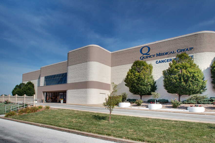 3347 Quincy Mall, Quincy, IL for rent - Building Photo - Image 1 of 5