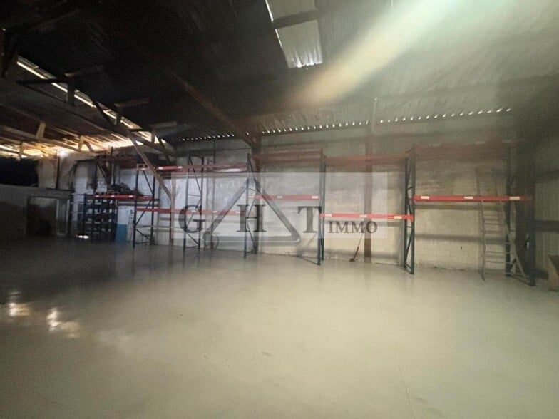 Industrial in Mandres-les-Roses for sale - Building Photo - Image 3 of 15