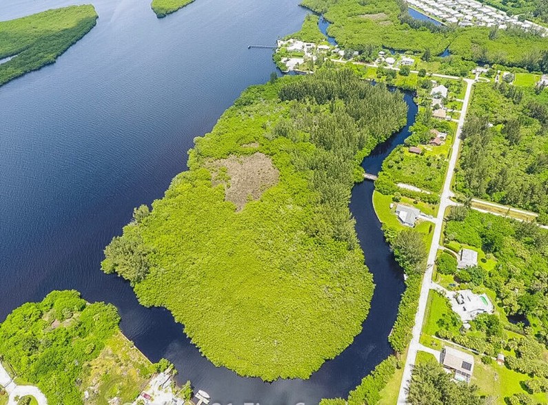 418 Peace Island Dr, Punta Gorda, FL for sale - Aerial - Image 1 of 5