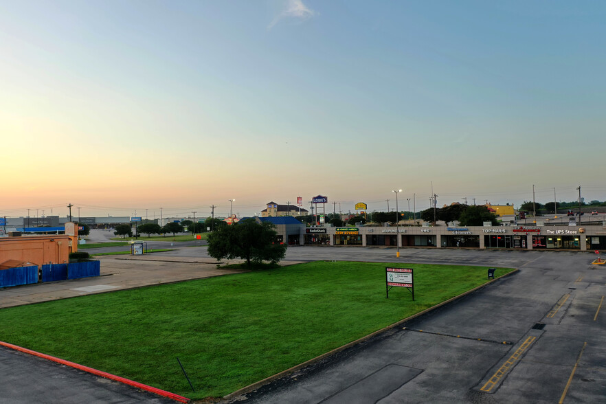 2610-2668 S Highway 36, Brenham, TX for rent - Building Photo - Image 3 of 8