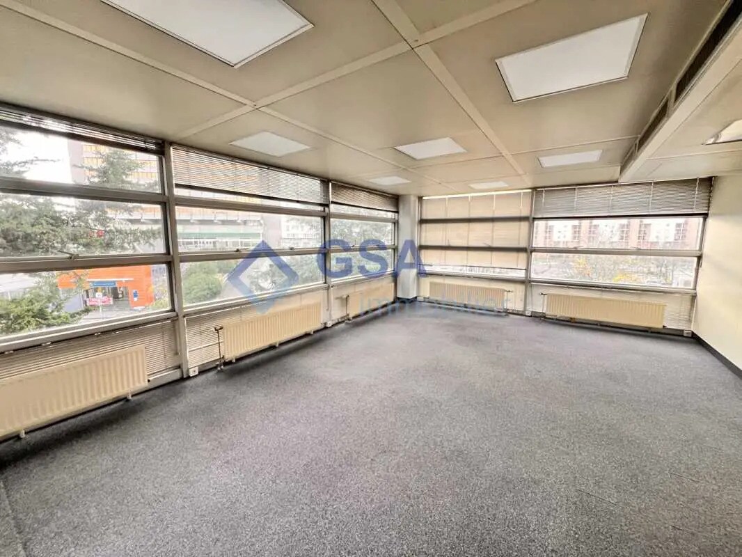 Office in Évry-Courcouronnes to rent Building Photo- Image 1 of 12