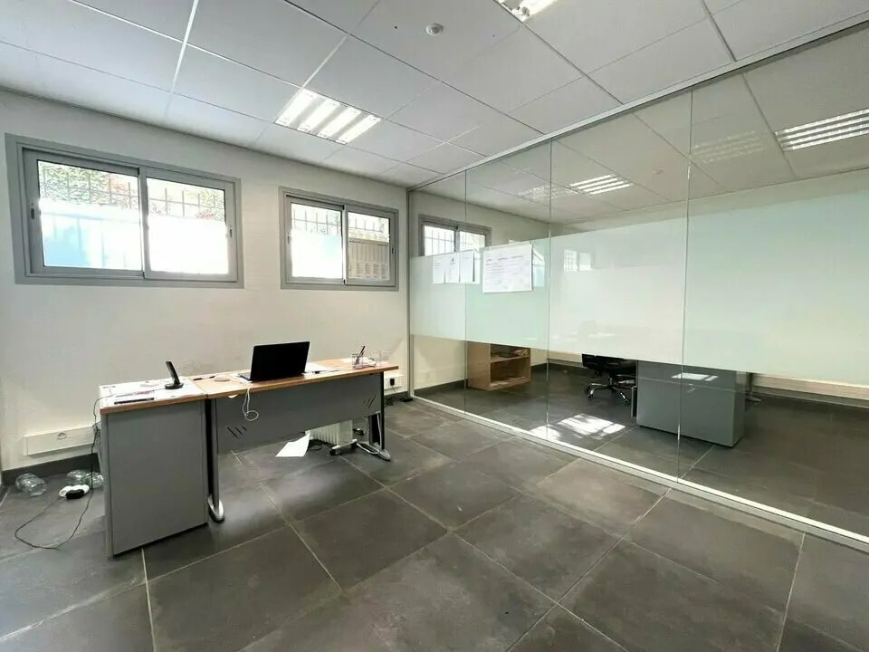 Vente Bureaux 75 m² - Photo 1