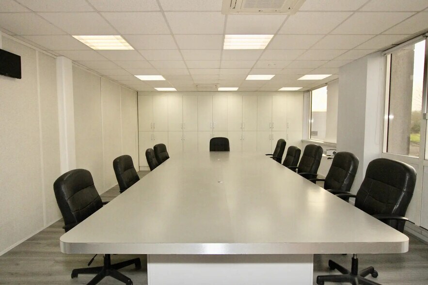 Office in Saint-Thibault-des-Vignes for sale - Interior Photo - Image 3 of 9